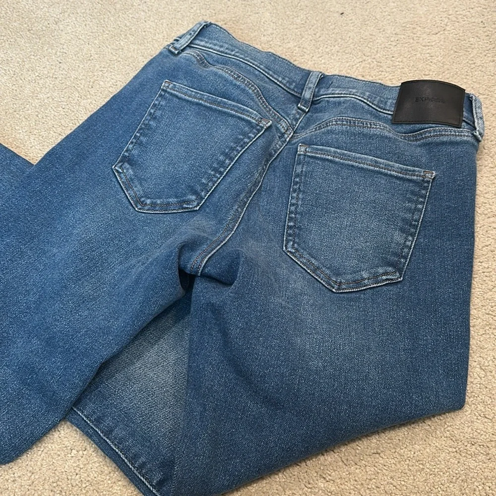 Express Skyscraper Mid Rise Medium Wash Jeans - Picture 4 of 9